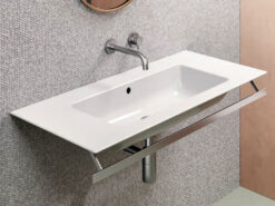 Επιτραπέζιος νιπτήρας μπάνιου από Υαλώδη πορσελάνη Pura 8833-300 102 x 46 cm. Με επιφάνεια Extra Glaze και Επεξεργασία της επιφάνειας για προστασία κατά των αλάτων και κατά των βακτηρίων.