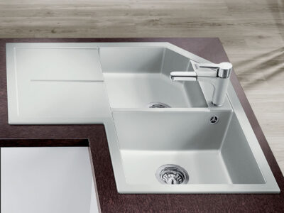 Γωνιακός Νεροχύτης Κουζίνας Blanco Metra 9E 83 x 83 cm σε απόχρωση White. Κατασκευή από υλικό Silgranit Puradur με αντοχή στα χτυπήματα.