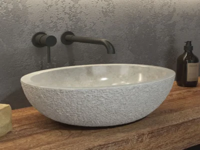 Επιτραπέζιος πέτρινος νιπτήρας μπάνιου Leonor Soph Cream 45x35 cm. Κατασκευή από φυσικό πέτρωμα με μοναδικότητα σχεδίων σε κάθε μοντέλο.