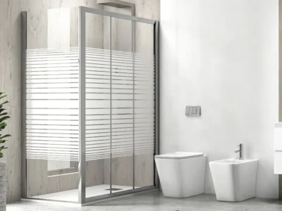 Ορθογώνια καμπίνα ντουζιέρας με κρύσταλλο Σεριγραφάτο ασφαλείας Penta 300 REC LN 100 x 80 cm με 2 Συρόμενες Πόρτες και 1 πλαινό σταθερό φύλλο.