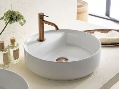 Επιτραπέζιος νιπτήρας μπάνιου από Υαλώδη πορσελάνη Focus 33042-300 42 x 42 cm.