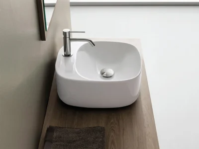 Επιτραπέζιος νιπτήρας μπάνιου από Υαλώδη πορσελάνη Moon 5504-300 42 x 42 cm.