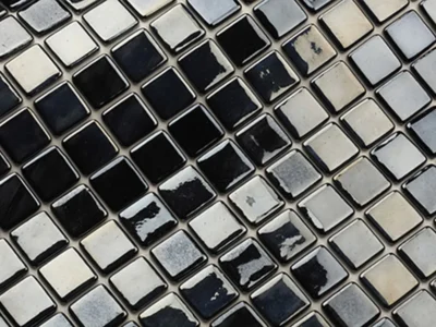 Ψηφίδα επένδυσης επιφανειών Reviglass Silver με διάσταση 25x25mm.